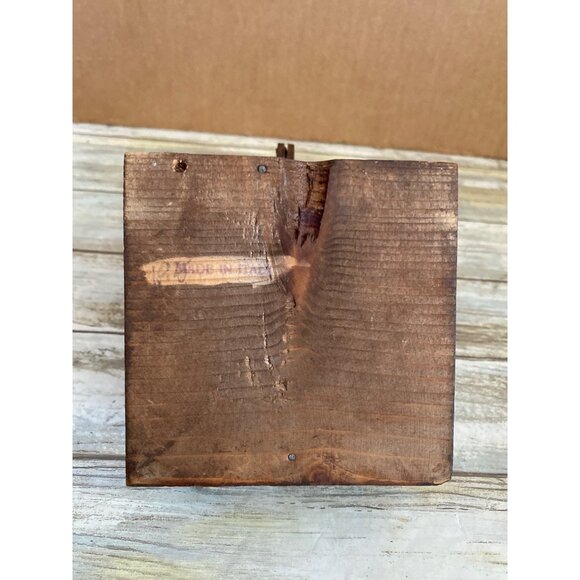 Vintage Italian Hand Carved Wooden Trinket Box with Couple Figurines Folk Art - Picture 8 of 10